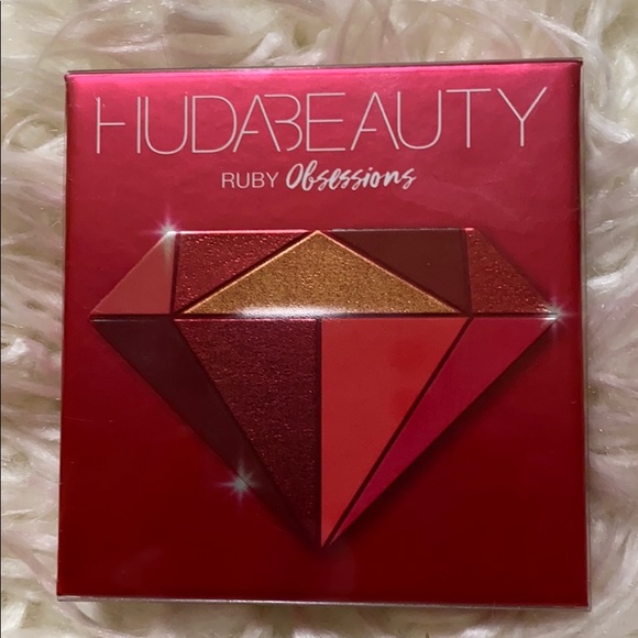 Huda Beauty Ruby Obsessions Eyeshadow Palette